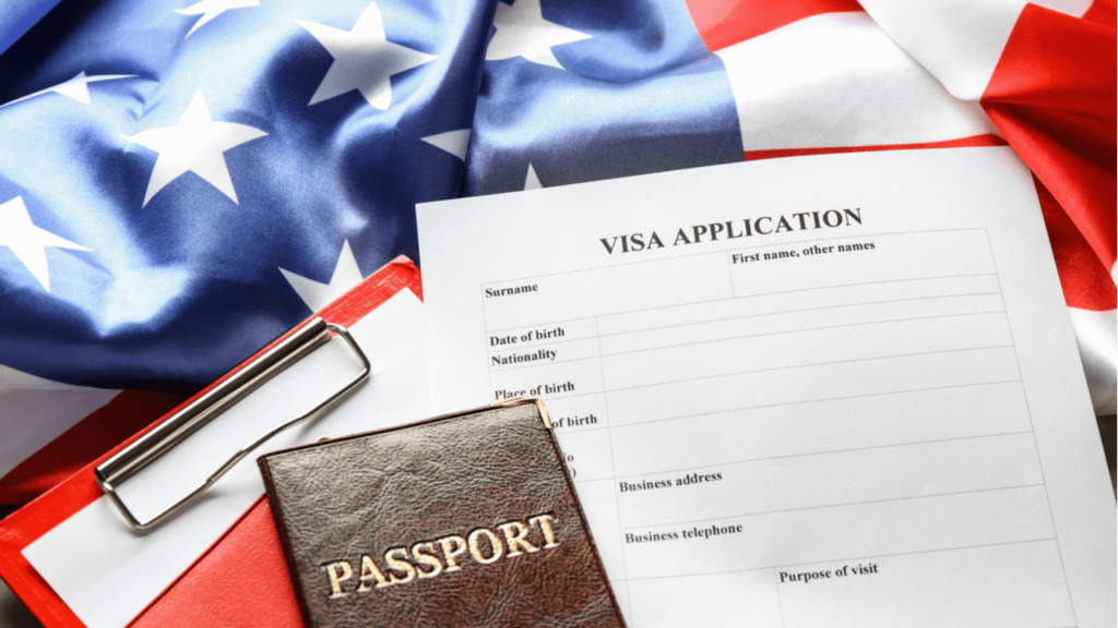 Sắp xếp giấy tờ phỏng vấn visa Mỹ sẽ giúp bạn gây thiện cảm với viên chức Lãnh sự